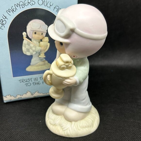 Precious Moments "Trust In The Lord To The Finish" Collector's Club figurine - Picture 4 of 5